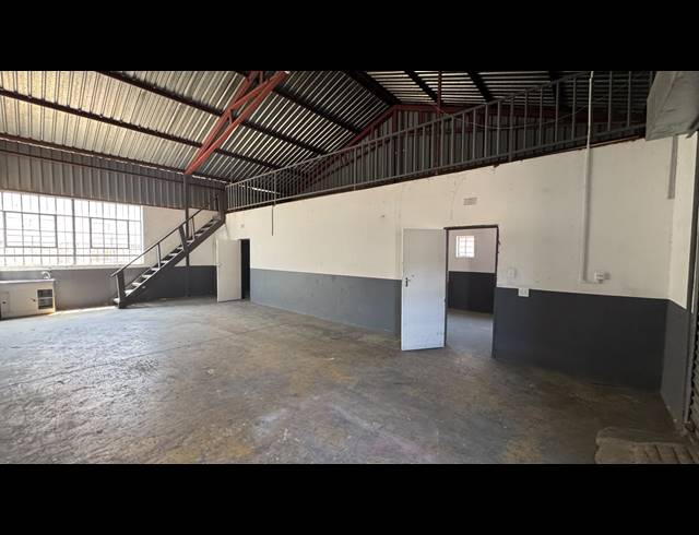 150M² WAREHOUSE TO LET IN WYNBERG